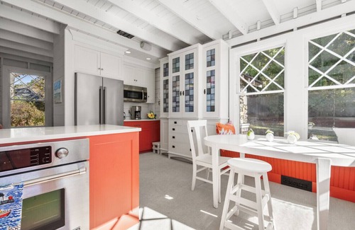East Boothbay House | Stunning Cliffs Retreat: Ocean Views, Luxury, and Tranquility Await!