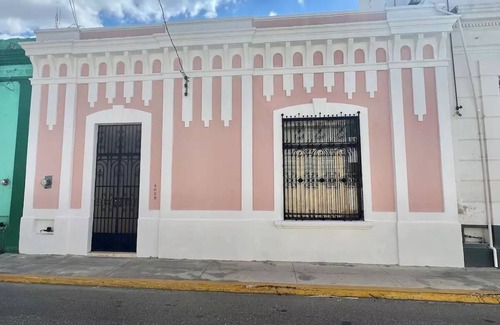 Centro House | Stunning Colonial Modern in Centron