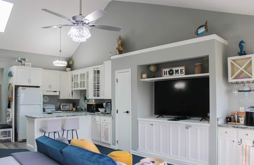 Surfside Beach Condo | Stunning Condo- minutes to the Beach!