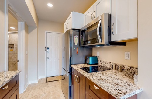 Hilton Head Island Condo | Stunning Condo W/Private Balcony, Shared pool, Beach Access & More