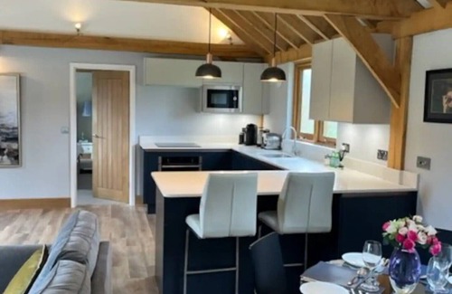 Longparish House | Stunning contemporary oak-framed village barn