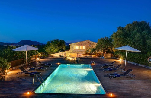 Buger Villa | Stunning Converted Farmhouse, A/C, Private Pool, Extensive Grounds & Idyllic Location in Buger!