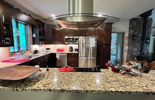 Asheville House | Stunning, cozy home, dog friendly, w outdoor sauna & Hot tub! A true gem.