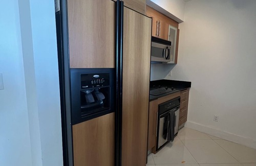 Downtown Miami Apartment | Stunning Downtown 1 bed with water & pool views!