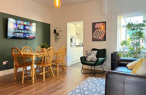 Wigan House | Stunning Escape: 3 Bedroom House in Wigan