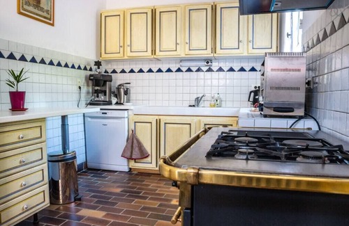 Pernes-les-Fontaines House | Stunning farmhouse with heated private pool in Provence