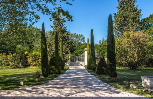 Pernes-les-Fontaines House | Stunning farmhouse with heated private pool in Provence