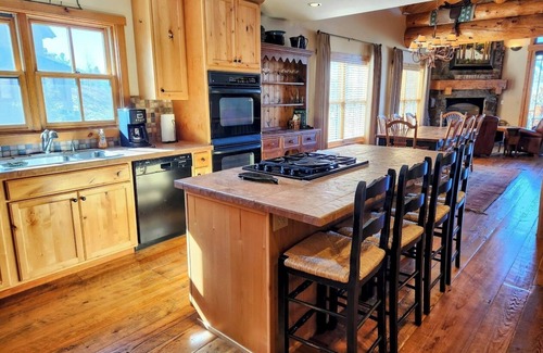 Crested Butte House | Stunning Family Retreat with Hot Tub & Breathtaking Views of the West Elks