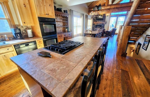 Crested Butte House | Stunning Family Retreat with Hot Tub & Breathtaking Views of the West Elks