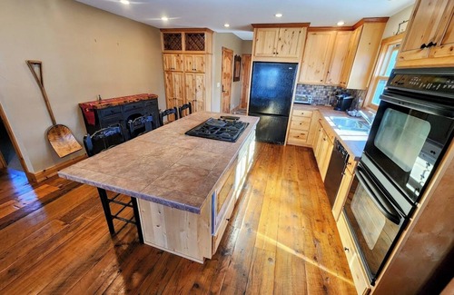 Crested Butte House | Stunning Family Retreat with Hot Tub & Breathtaking Views of the West Elks