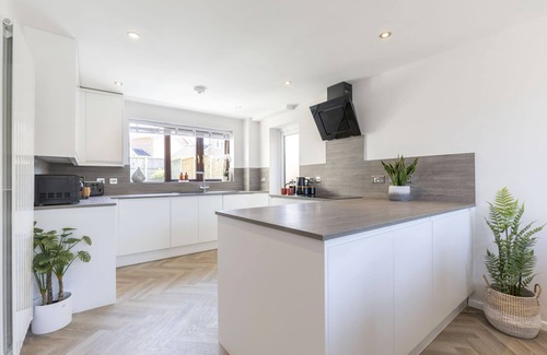 Cheltenham House | Stunning Five Bed Detached Home with Hot Tub