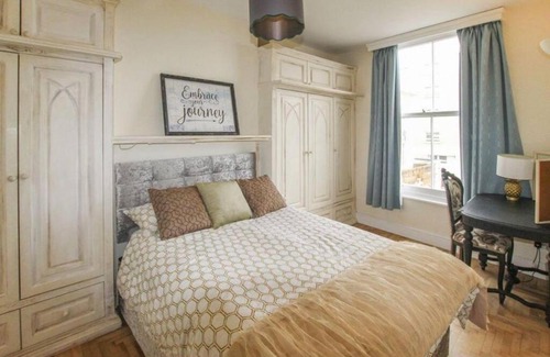 Herne Bay Apartment | Stunning Flat by Seaside
