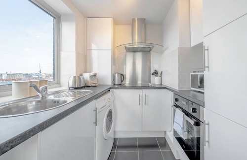 Chelsea Apartment | Stunning Flat in Chelsea, Kings Road with Balcony