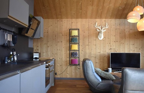 Font-Romeu-Odeillo-Via Ski Chalet | Stunning South-Facing Chalet with Modern Amenities – Sleeps 8