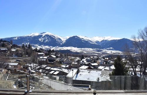 Font-Romeu-Odeillo-Via Ski Chalet | Stunning South-Facing Chalet with Modern Amenities – Sleeps 8