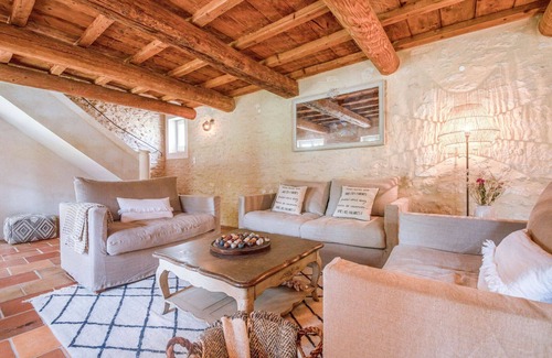 St.-Remy-de-Provence House | Stunning private villa for 11 people with private pool, WIFI, TV, terrace and pets allowed