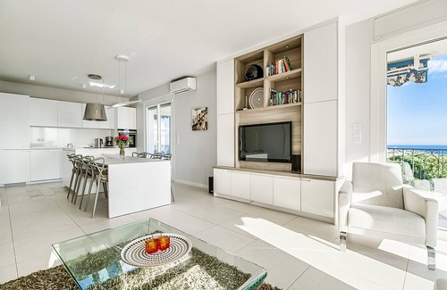 Villefranche-sur-Mer Apartment | Stunning renovated penthouse apartment with panoramic seaview and big terrace