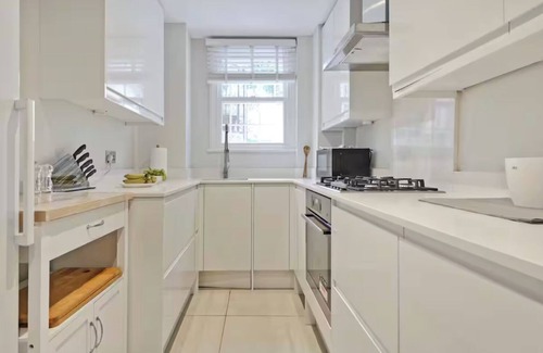 Campden Apartment | Stunning garden apartment in heart of Kensington