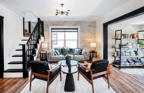 Barnum House | Stunning Getaway for Couples, Families, and Nomads
