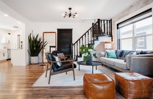Barnum House | Stunning Getaway for Couples, Families, and Nomads