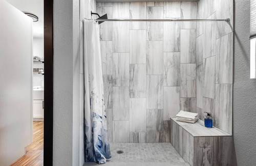 Barnum House | Stunning Getaway for Couples, Families, and Nomads