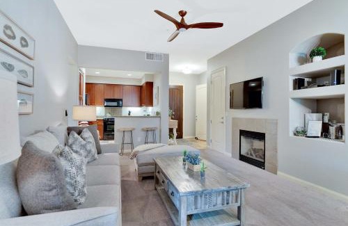 La Quinta House | Stunning Ground Floor Villa Steps to Pool