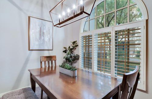 La Quinta House | Stunning Ground Floor Villa Steps to Pool