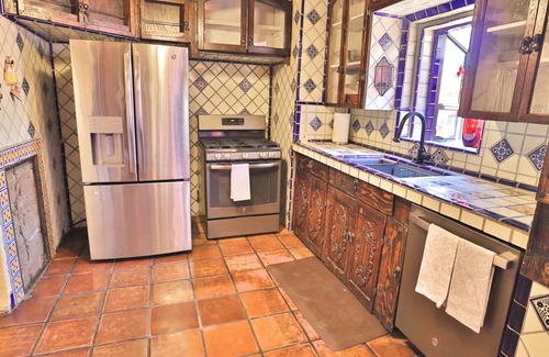 Miramonte House | Stunning Haceinda Style in the Heart of Tucson with Pool and Guest House