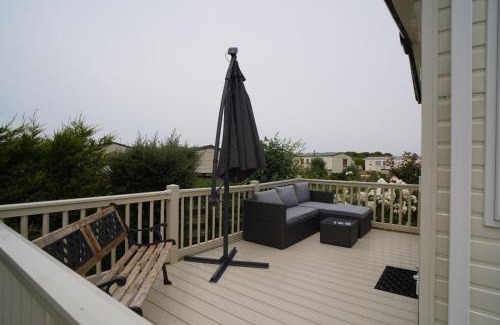 Heacham House | Stunning Heacham Sunset lodge pets go free linen included
