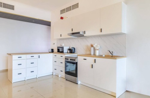 Jabal Ali 2 Apartment | Stunning High-Floor Apartment w Marina & Sea Views