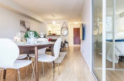Yorkville Condo | Stunning High Rise Hotel Style 1 Bed Downtown Condo Best Location Amazing View
