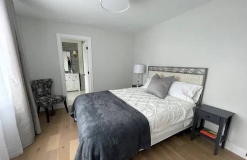 Barrie House | Stunning home best location in Barrie