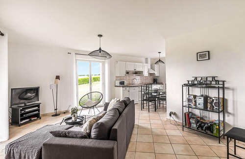 Beauville House | Stunning home in Beauville with kitchen