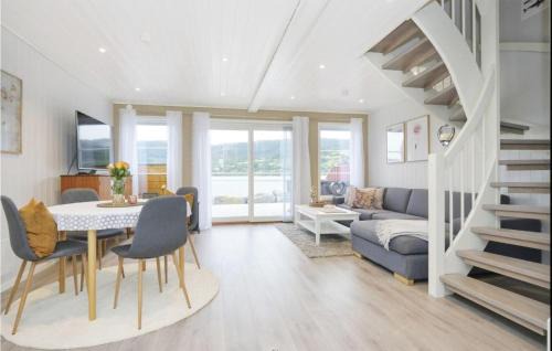 Eidsvag House | Stunning Home In Eidsvåg I Romsdal