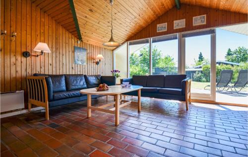 Ronde House | Stunning Home In Rønde With Wifi