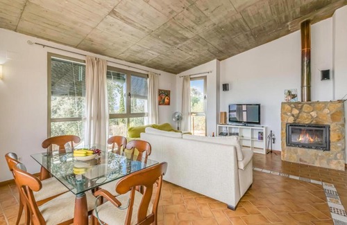 Villaharta House | Stunning Home In Villaharta