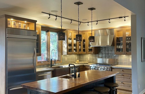Union Pier House | Stunning home w Assoc pool, private hot tub. Walk to lake, restaurants,brewery
