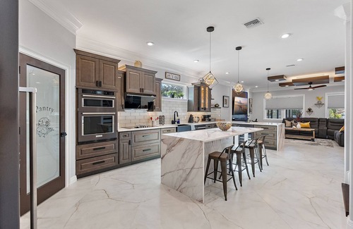 Pinellas Park House | Stunning house in Pinellas Park - Pool Heat Avail