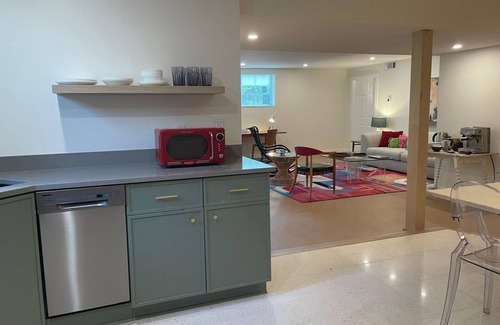 Atlanta Apartment | Stunning Hummingbird Apartment @ Fallen Tree House
