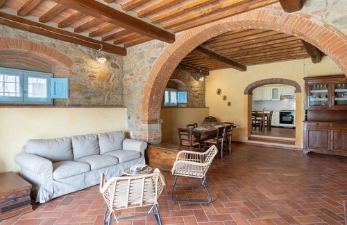 Castiglion Fiorentino House | Stunning private villa for 7 people with WIFI, private pool, TV, patio and pets allowed