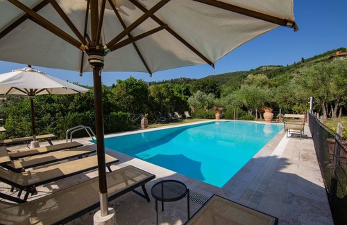 Castiglion Fiorentino Villa | Stunning private villa with private pool, A/C, WIFI, TV, terrace and pets allowed, close to Arezzo