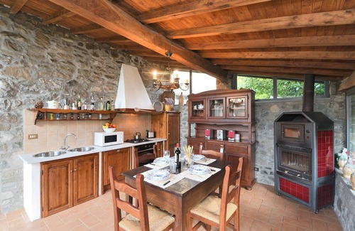 Coreglia Antelminelli House | Stunning private villa for 4 people with WIFI, private pool, TV and pets allowed