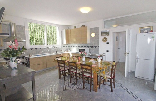 Bobolino Villa | Stunning villa with WIFI, A/C, private pool, hot tub, TV, terrace, pets allowed and panoramic v.