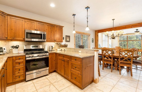 River Run Condo | Stunning Keystone Retreat/Private Hot Tub/Steps to the gondola!