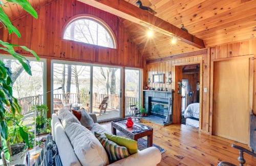 Athens House | Stunning Lake and Mtn Views Cozy Catskills Cabin!