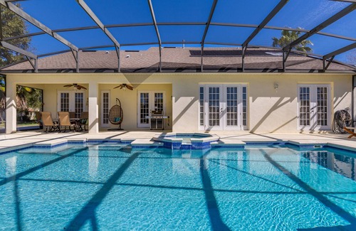 West Kissimmee Villa | Stunning Lake View in Formosa Garden!