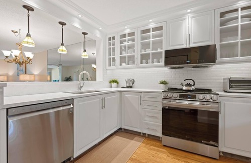 Gulf Gate Estates Condo | Stunning lakefront condo near nSiesta Key beach