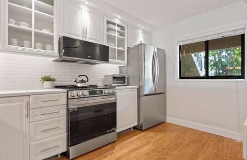 Gulf Gate Estates Condo | Stunning lakefront condo near nSiesta Key beach