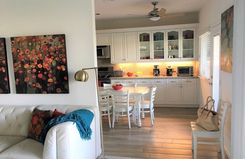 Rancho Mirage Condo | STUNNING LAKEFRONT HOME! High ceilings, GORGEOUS VIEWS and Modern Space!