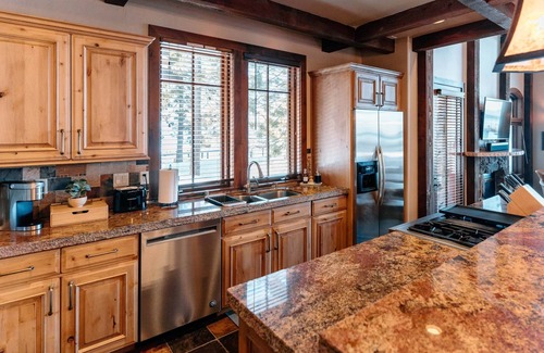 Homewood Villa | Stunning Lakefront Villa Steps from the Lake